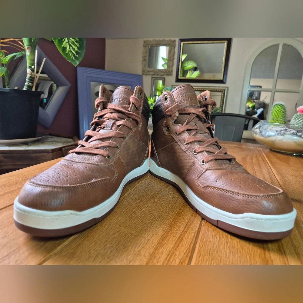 Levi's Stanton‎ High Top Sneakers - Mens Size 9.5
